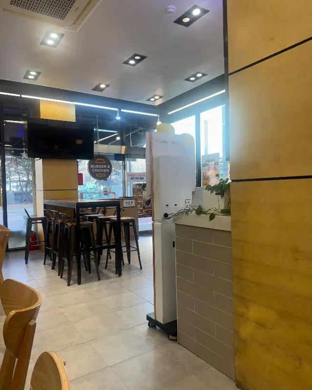 깔끔한 매장 내부