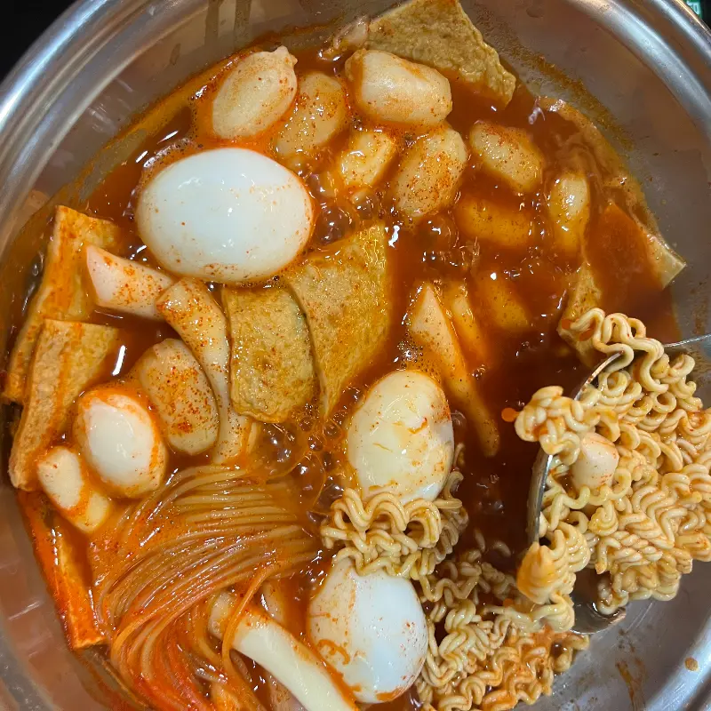 푸짐하게 담아온 떡볶이 재료