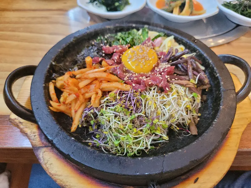 돈방석 돌판비빔밥