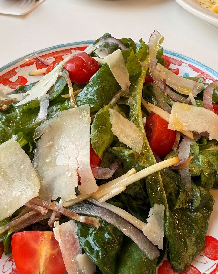 신선한 루꼴라 샐러드의 모습