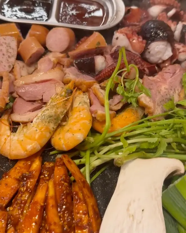 다양한 고기, 해산물, 야채의 조화