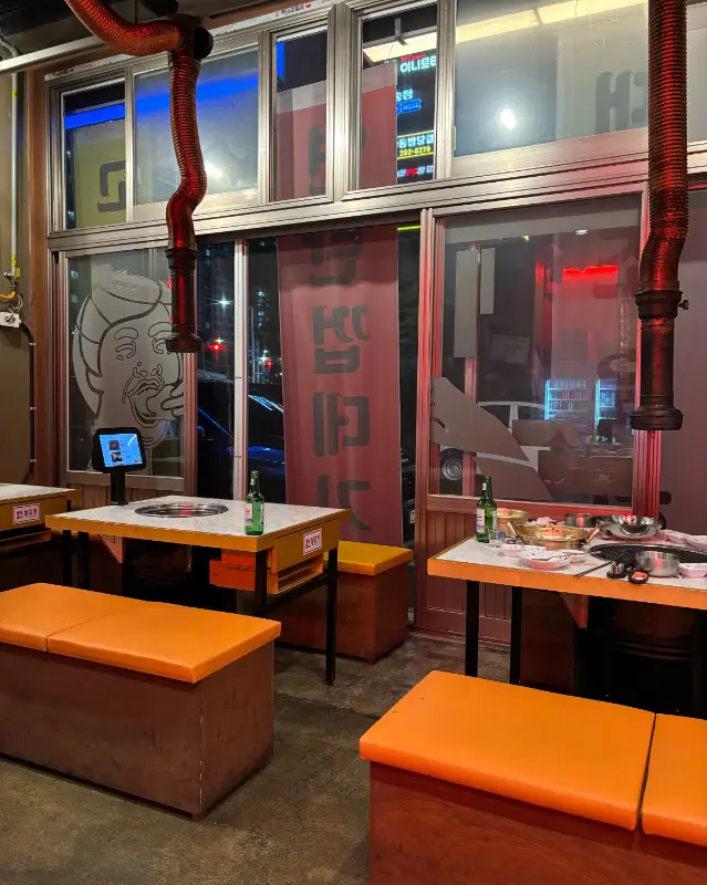 넓고 쾌적한 매장 내부