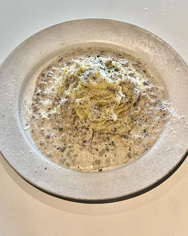 풍미 가득한 화이트 라구 파스타