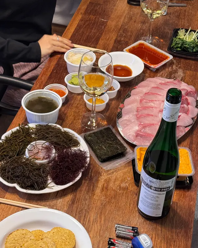 해초와 함께 즐기는 방어회