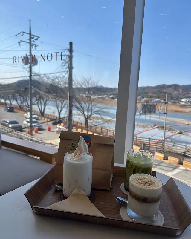 음료와 경호강 뷰