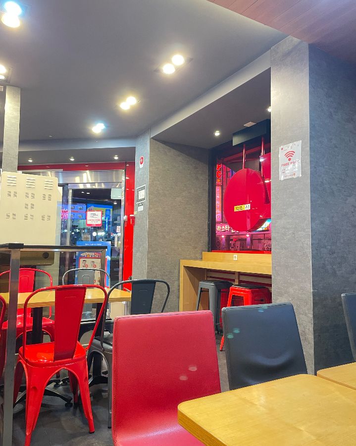 매장 내부 인테리어