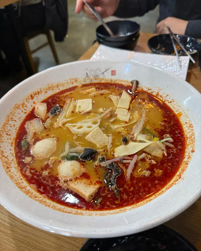 얼큰하고 시원한 국물이 일품인 온면