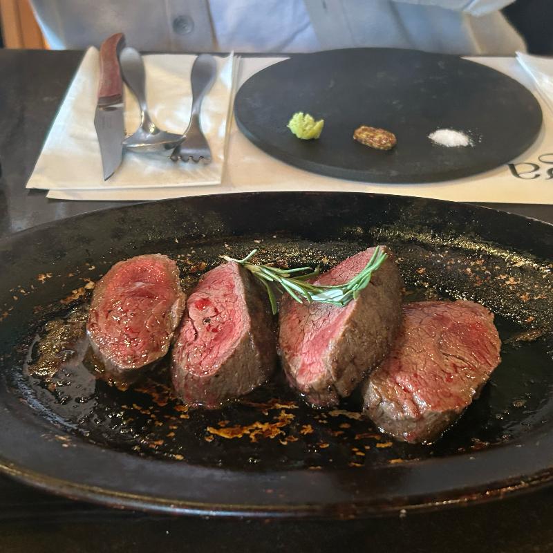 미디엄 레어 스테이크