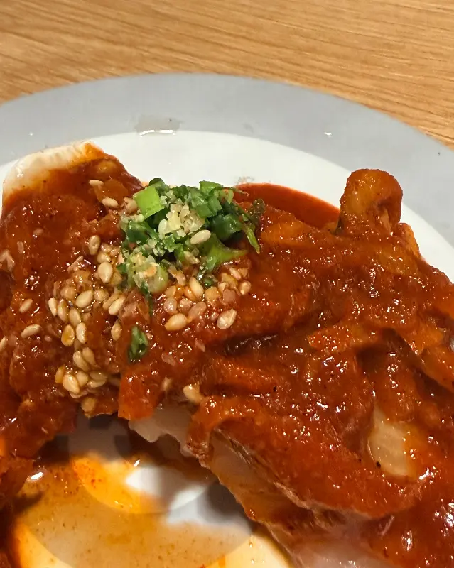 매콤하면서도 감칠맛이 느껴지는 실비 초밥