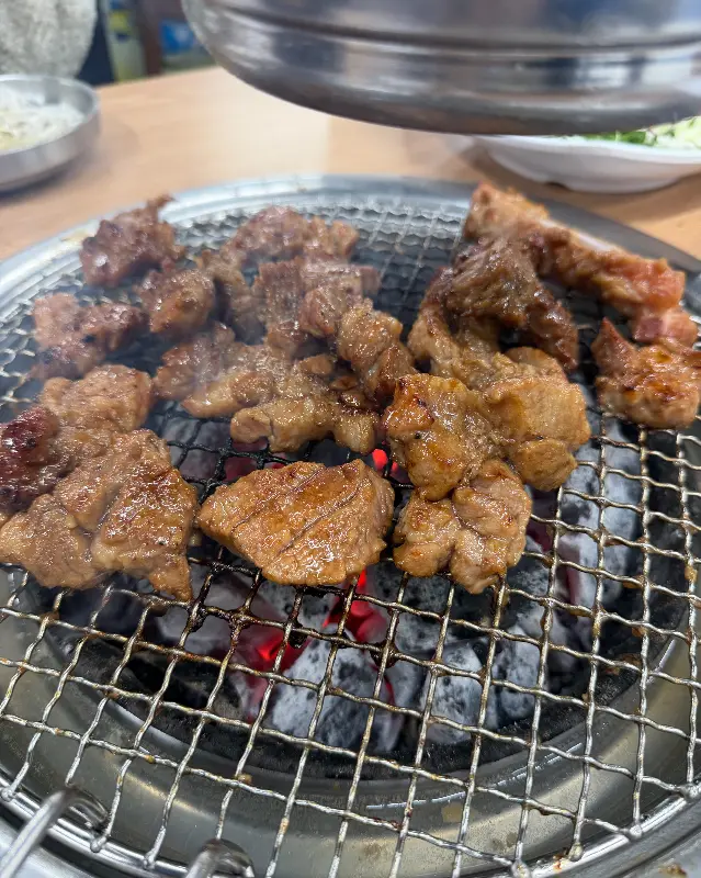 잘 익은 돼지갈비