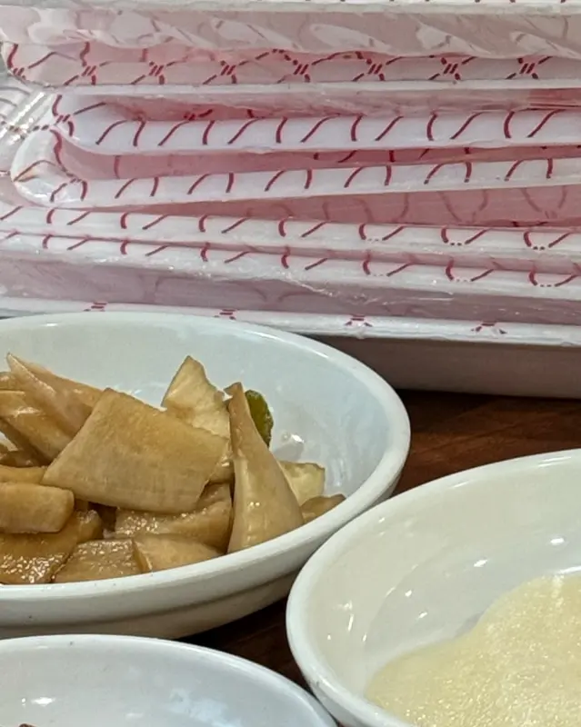 푸짐하게 쌓인 고기