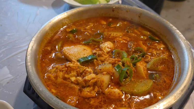 뚝배기에 담겨 나온 순두부찌개