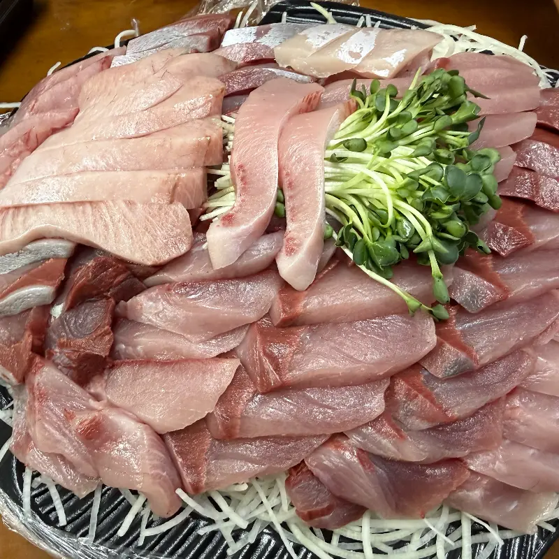 푸짐한 방어회 한 상