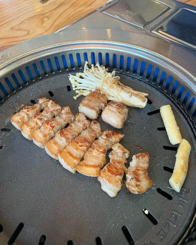 먹기 좋게 잘린 삼겹살