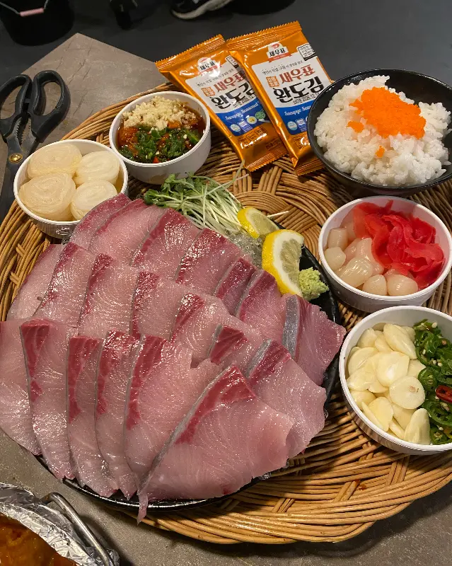 신선함이 느껴지는 방어회