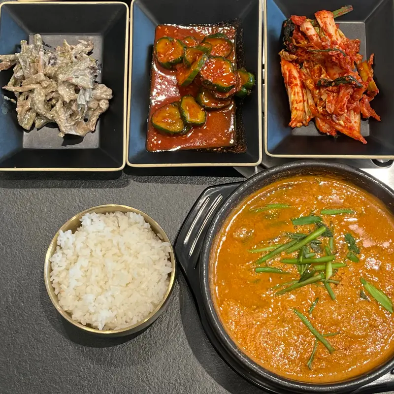 들깨탕과 밑반찬