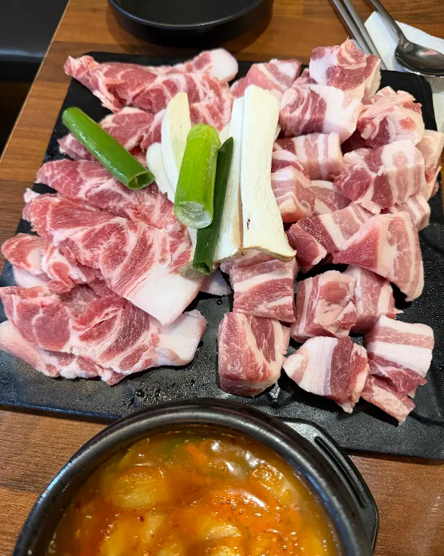 푸짐한 뒷고기 한 상