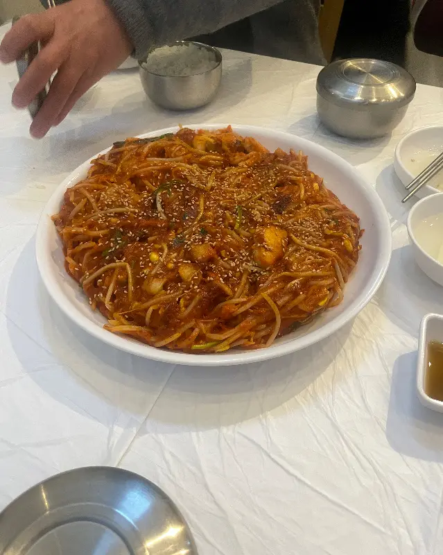 깔끔하게 비워진 접시