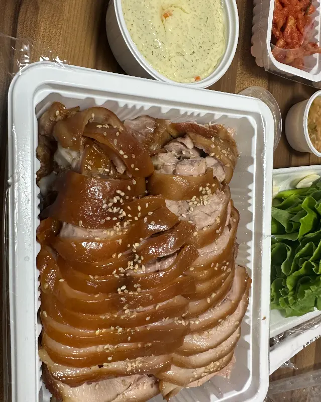 푸짐하게 담긴 족발