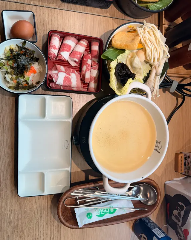 샤브샤브 재료 전체 샷