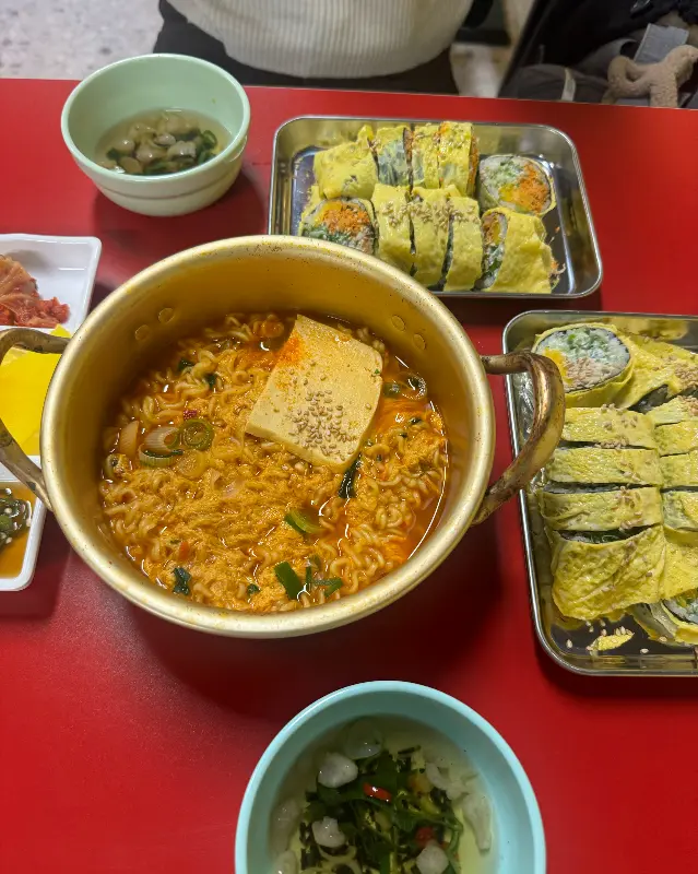 파닭김밥, 냄비라면, 반찬