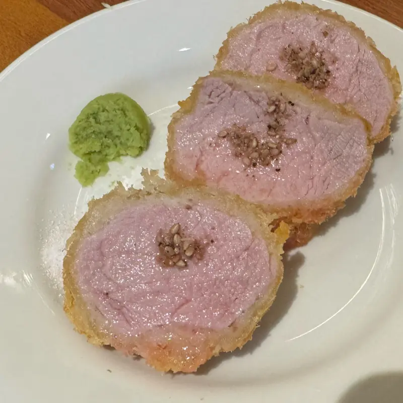 핑키색 육즙 가득한 히레카츠 단면