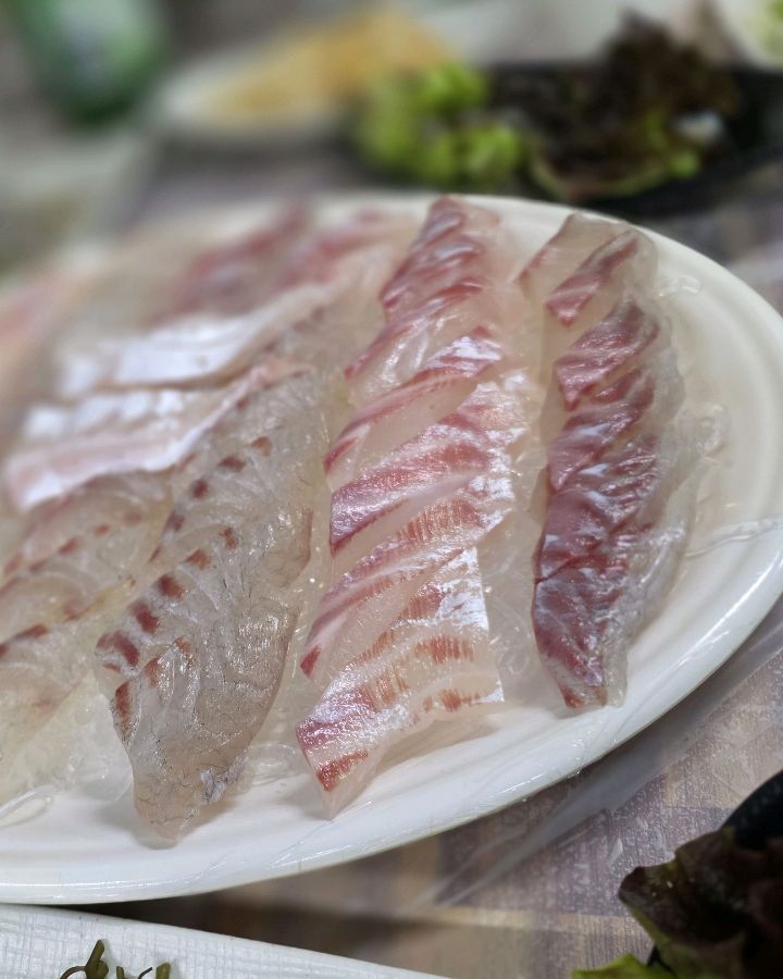 신선함이 느껴지는 우럭회