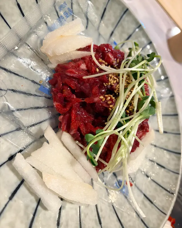 차돌박이와 육회의 환상적인 만남, 차돌육회