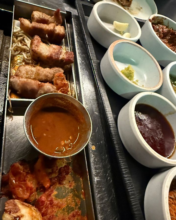 다양한 소스와 반찬