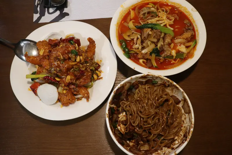 푸짐한 중식 한 상 차림