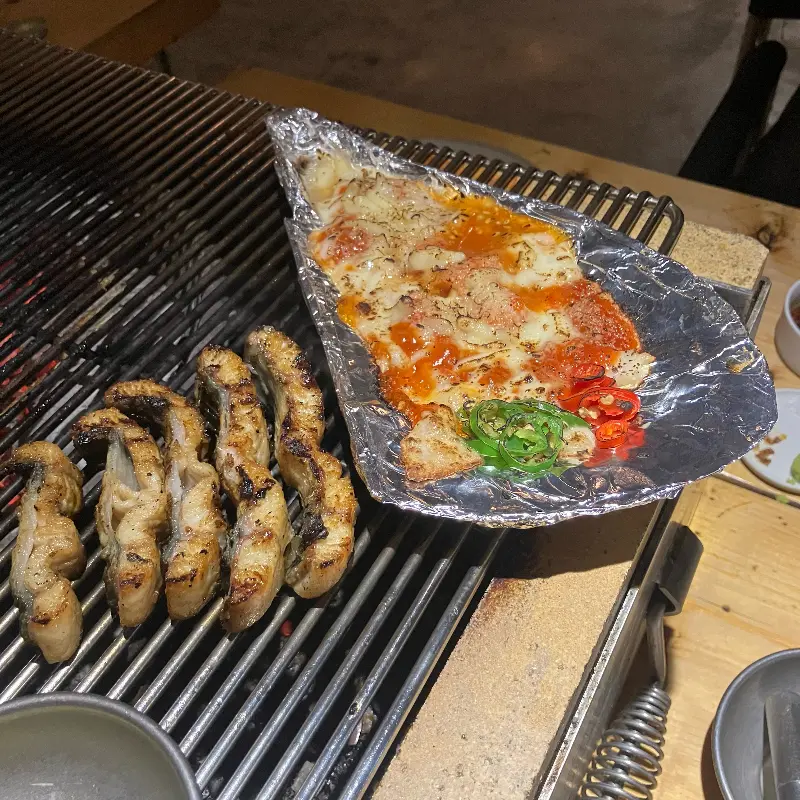 숯불에 구워지는 민물장어