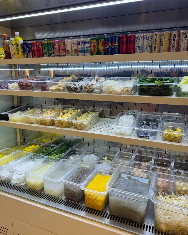 신선한 재료가 가득한 쇼케이스