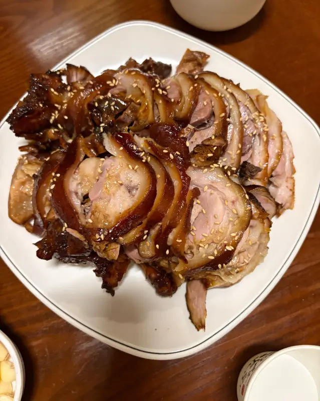 푸짐하게 담겨 나온 족발