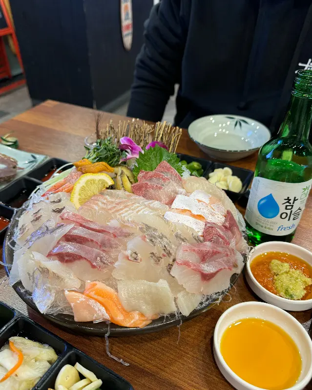 푸짐한 모듬회 한 상