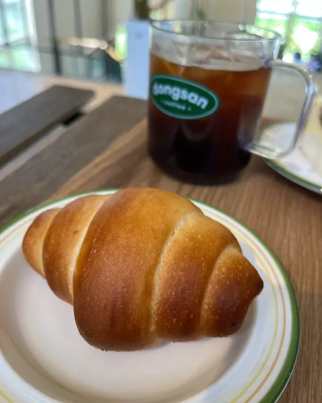 소금빵과 아이스 아메리카노