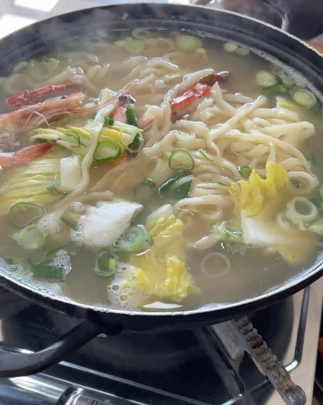 해물 가득한 칼국수