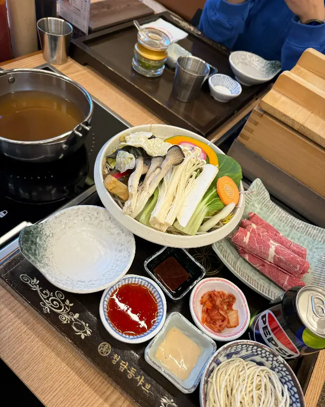 청담동샤브 상봉점 테이블 세팅