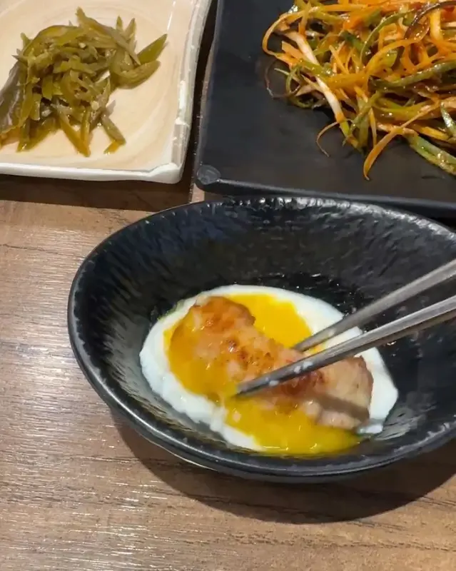 다양한 곁들임 찬들의 근접 사진