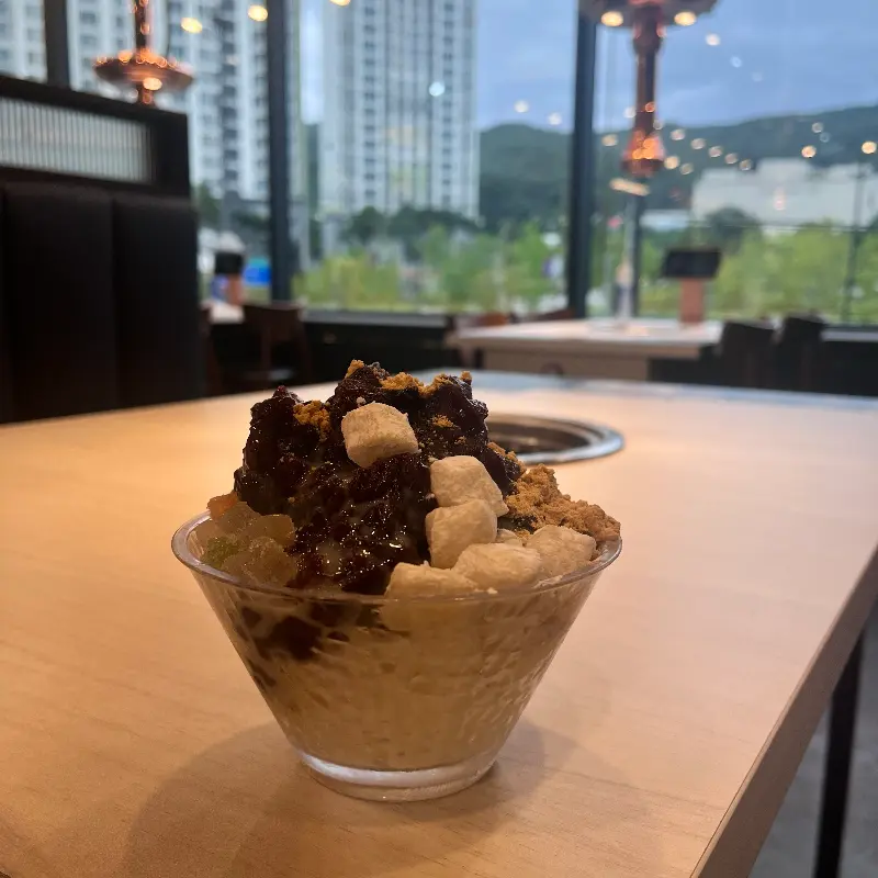 고기와 함께 곁들여 먹는 파김치