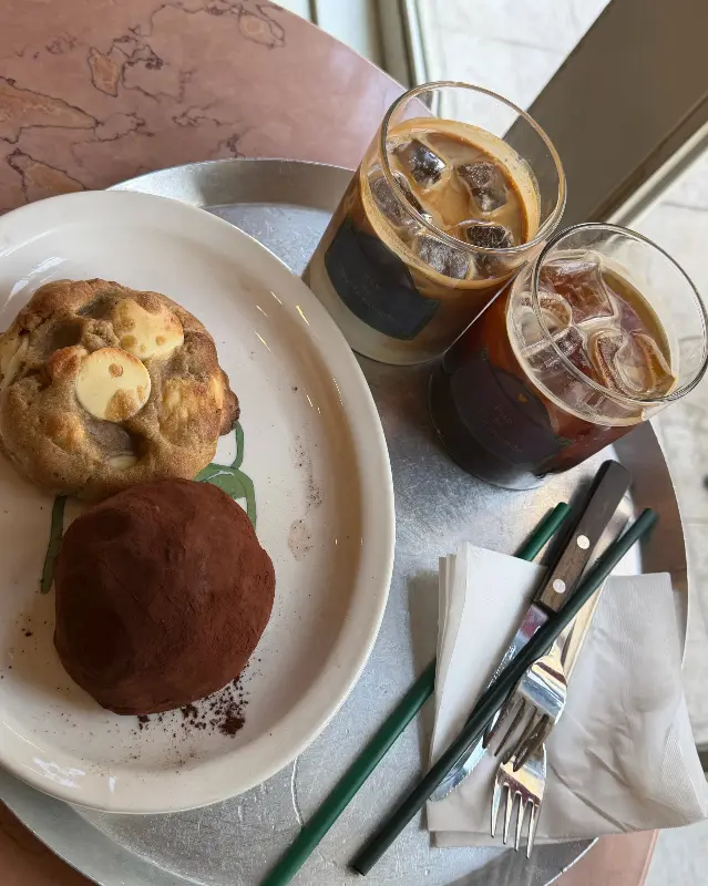 화이트 마카다미아 쫀득 쿠키와 초콜릿 볼