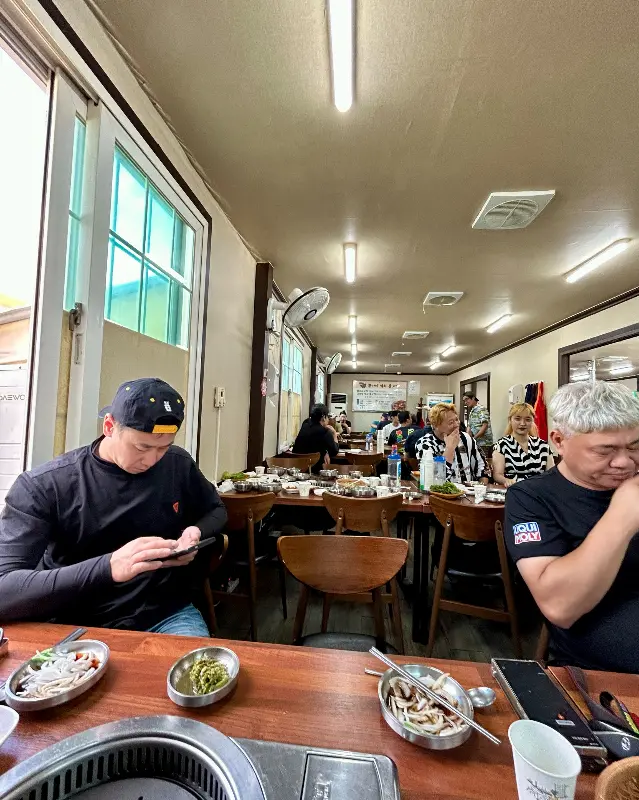 황가네석쇠불고기 내부 모습