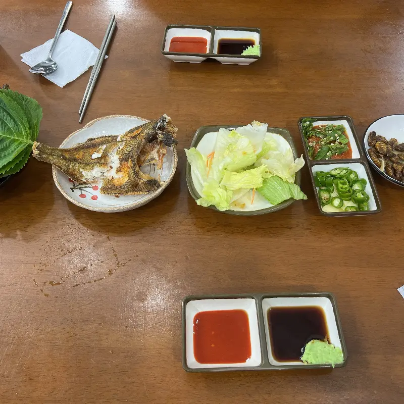 77수산의 기본 반찬