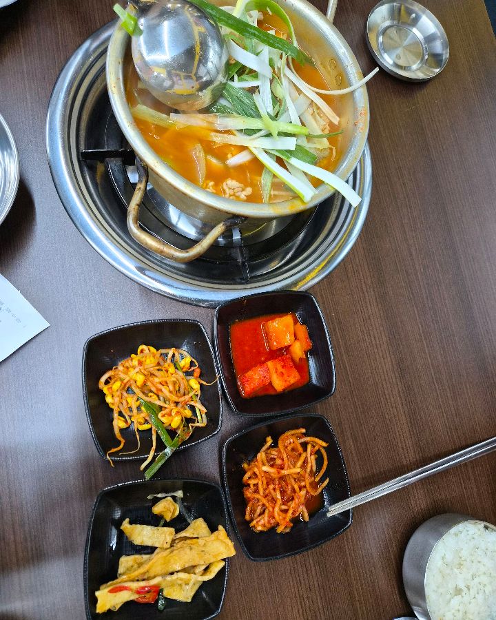 한상 가득 차려진 양은이네 세트