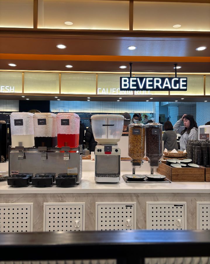 넓은 테이블 간 간격