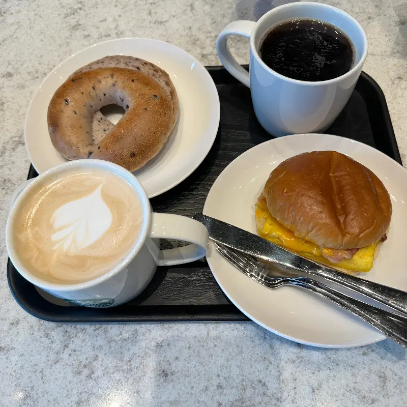 스타벅스 메뉴 - 바질 치킨 브리또