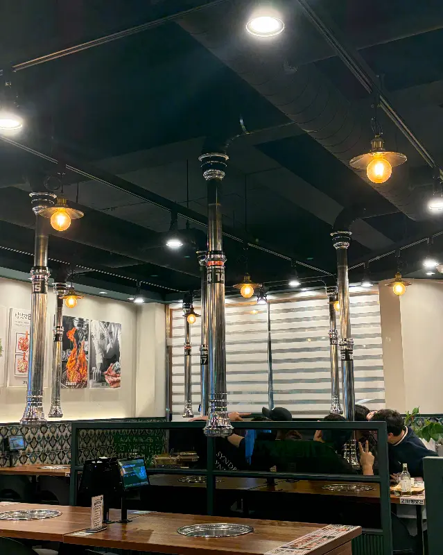 넓은 매장 내부