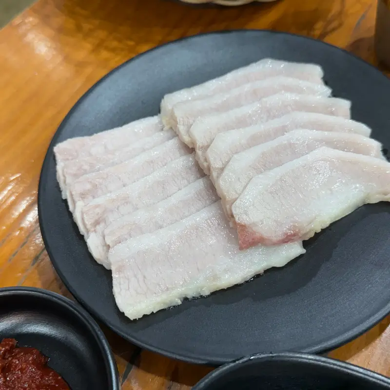입맛을 돋우는 항정살 수육
