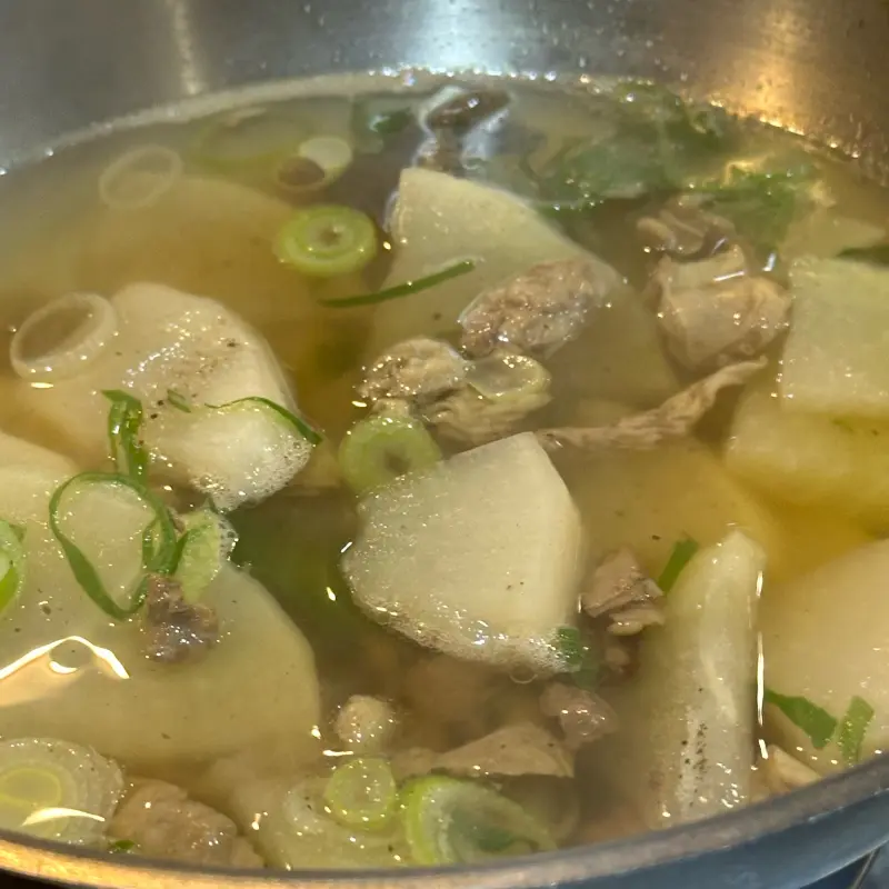 시원하고 따뜻한 소고기 뭇국