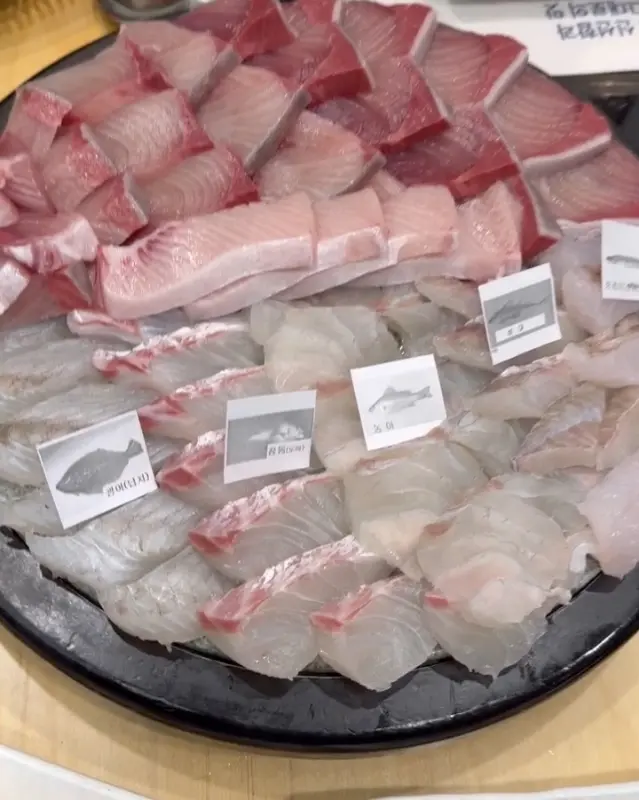 다양한 부위가 담긴 모듬회