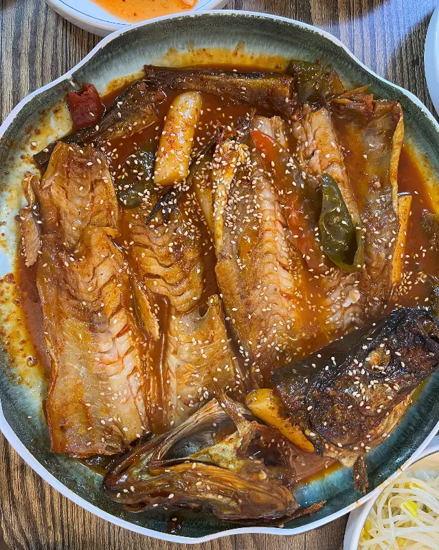 매콤달콤한 양념이 듬뿍 배어있는 명태조림